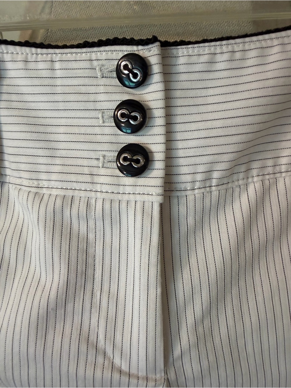 White House Black Market Tailored Pinstripe Shorts • 3-Button Waist • Size 2 - Picture 3 of 12